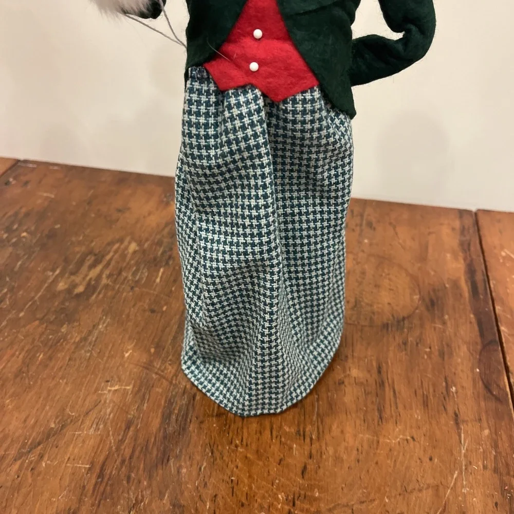 1994 BYERS CHOICE CHRISTMAS CAROLER Woman Long Blond Green Houndstooth Dress